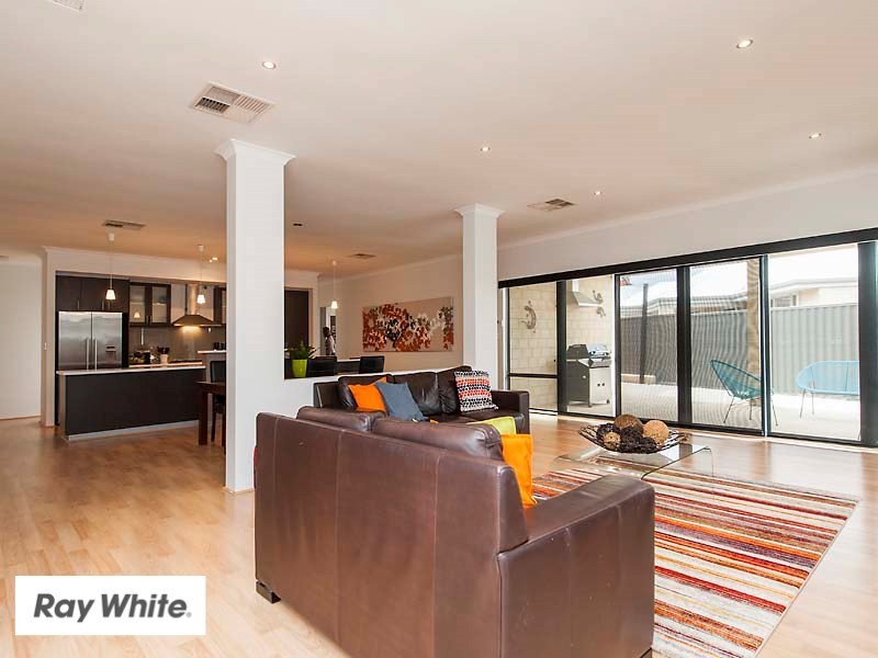 18 Ollave Circuit, Aveley WA 6069