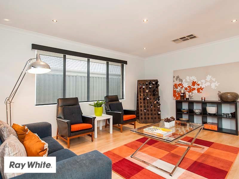 18 Ollave Circuit, Aveley WA 6069