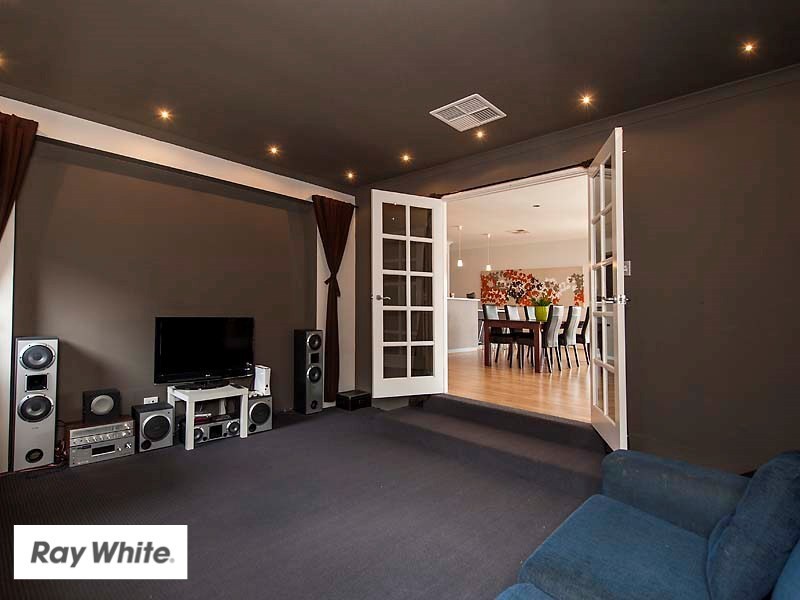 18 Ollave Circuit, Aveley WA 6069