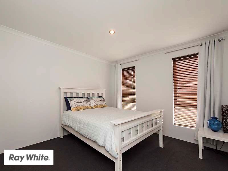 18 Ollave Circuit, Aveley WA 6069