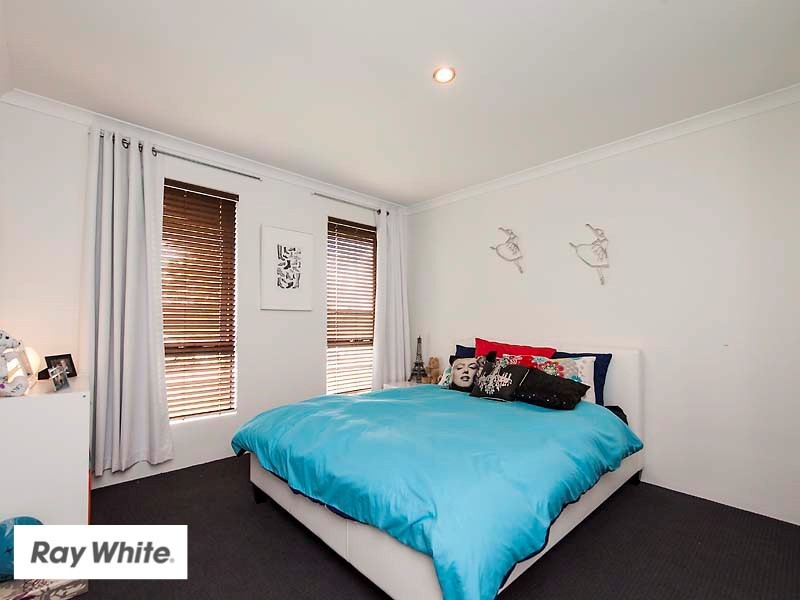 18 Ollave Circuit, Aveley WA 6069