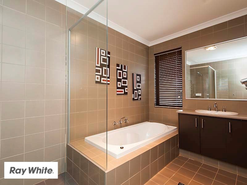 18 Ollave Circuit, Aveley WA 6069