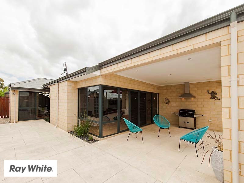 18 Ollave Circuit, Aveley WA 6069