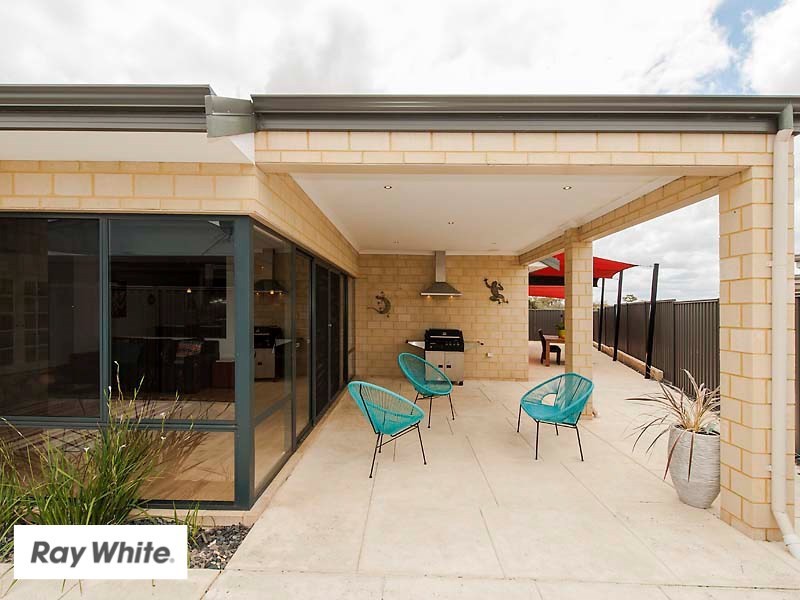 18 Ollave Circuit, Aveley WA 6069