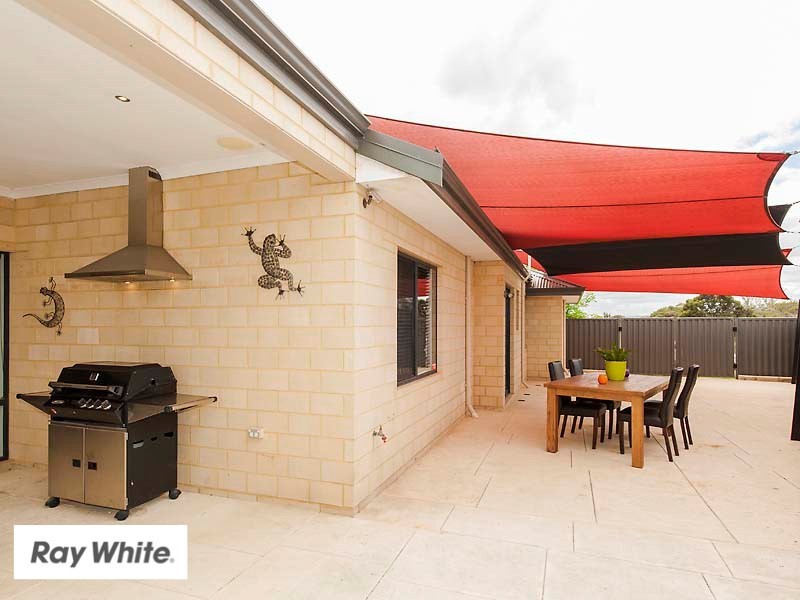 18 Ollave Circuit, Aveley WA 6069