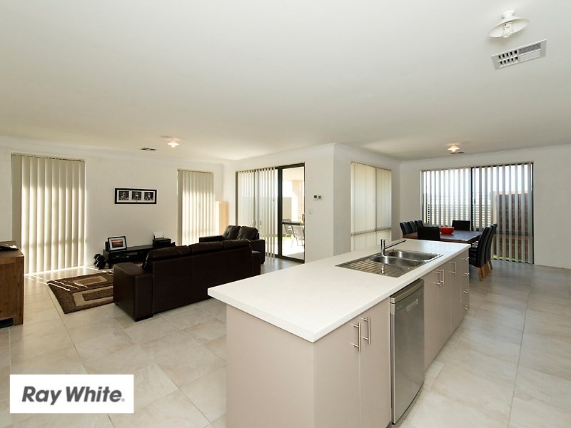 31 Tully Parade, Ellenbrook WA 6069