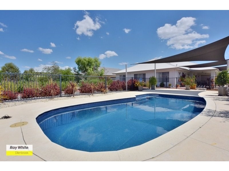 6 Packwood Link, The Vines WA 6069