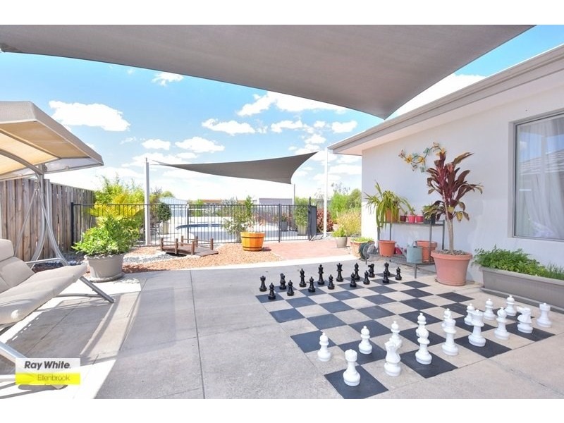 6 Packwood Link, The Vines WA 6069