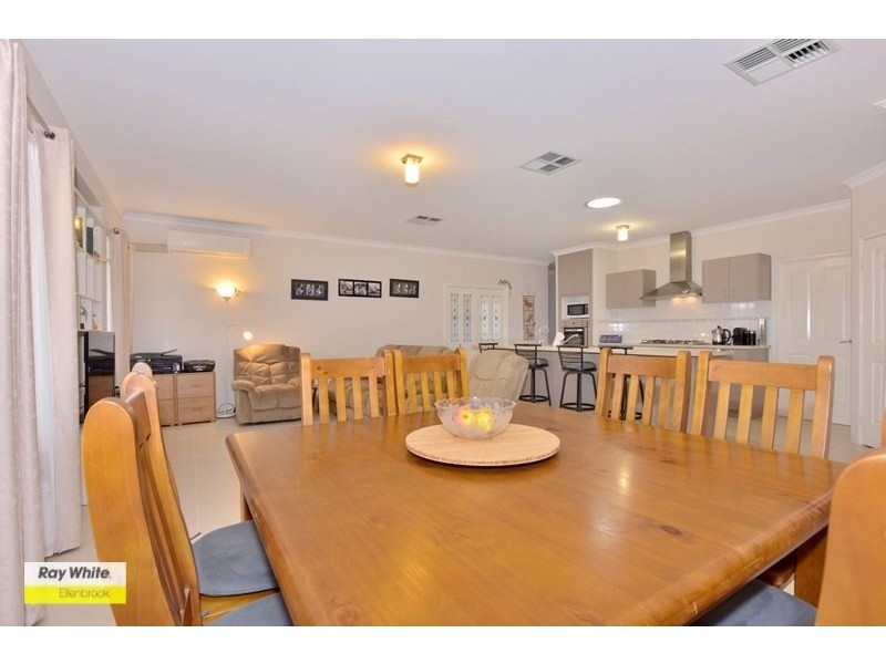 6 Packwood Link, The Vines WA 6069