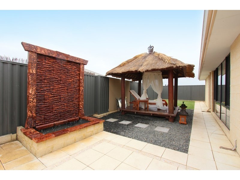 8 Anfield Crescent, Aveley WA 6069