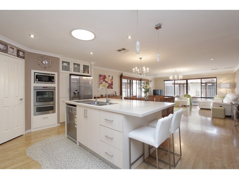 8 Anfield Crescent, Aveley WA 6069