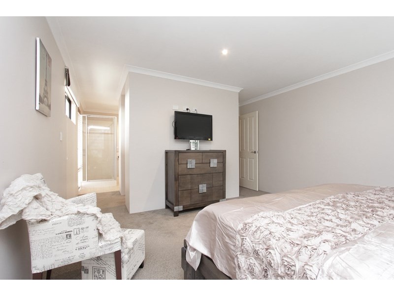 8 Anfield Crescent, Aveley WA 6069