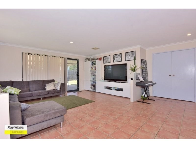 2 Vaucluse Crescent, Ellenbrook WA 6069