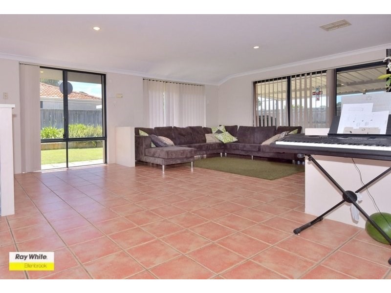 2 Vaucluse Crescent, Ellenbrook WA 6069