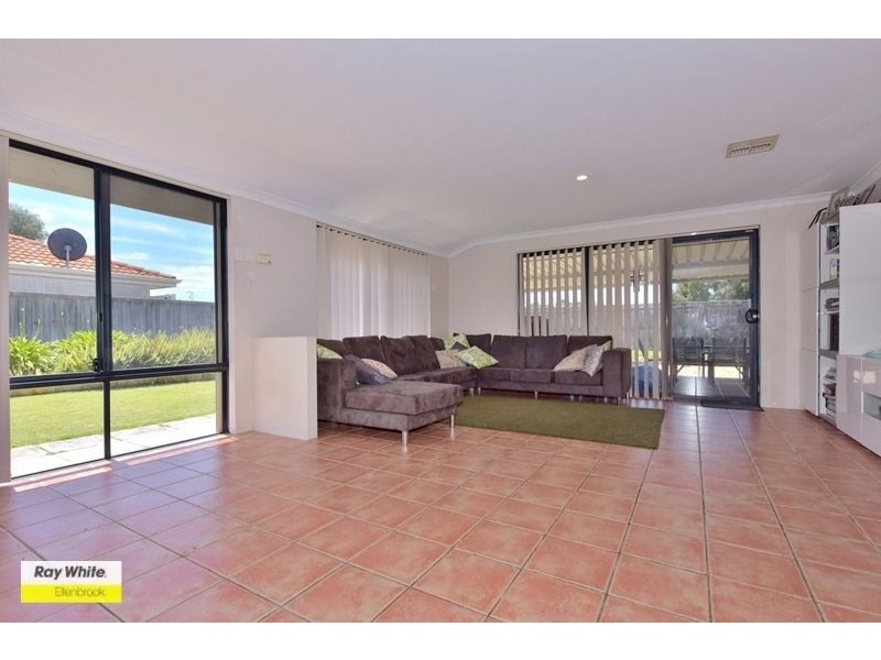 2 Vaucluse Crescent, Ellenbrook WA 6069