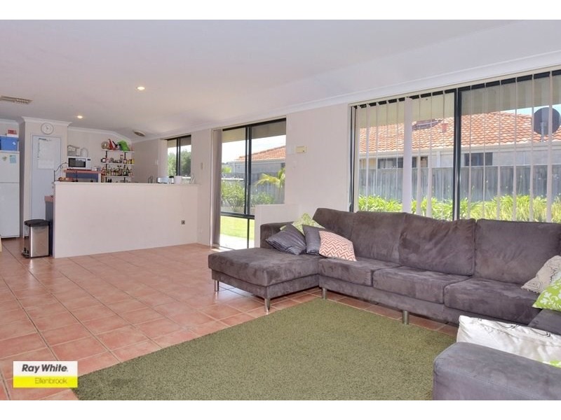 2 Vaucluse Crescent, Ellenbrook WA 6069