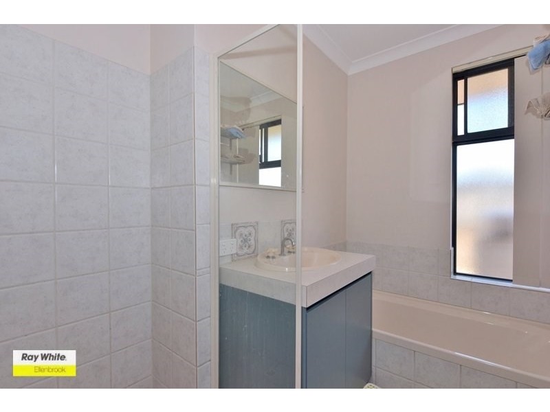 2 Vaucluse Crescent, Ellenbrook WA 6069