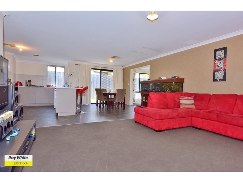 6 Redstone Trail, Ellenbrook WA 6069