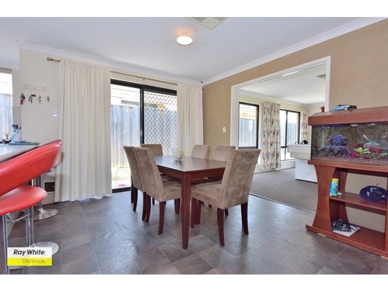 6 Redstone Trail, Ellenbrook WA 6069