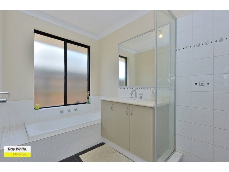 6 Redstone Trail, Ellenbrook WA 6069