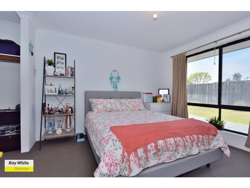 6 Redstone Trail, Ellenbrook WA 6069