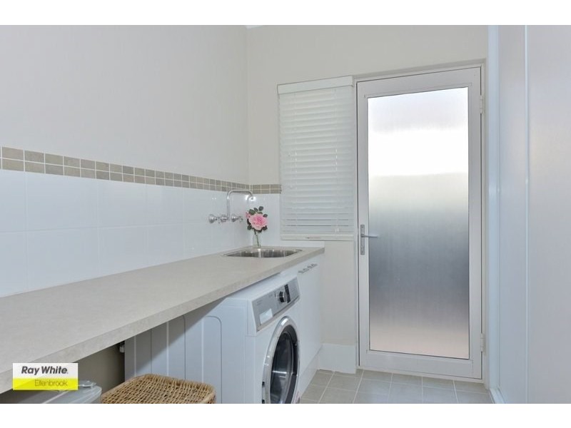 12 Lago Prom, Aveley WA 6069