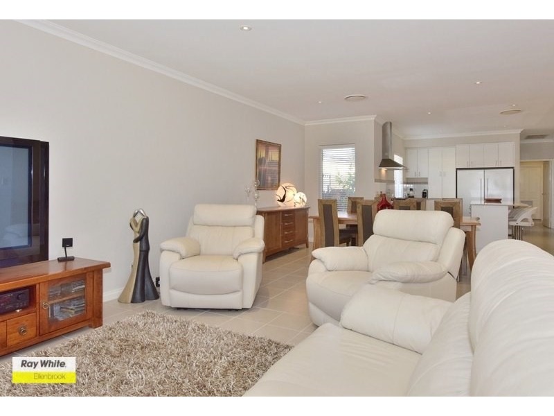 12 Lago Prom, Aveley WA 6069