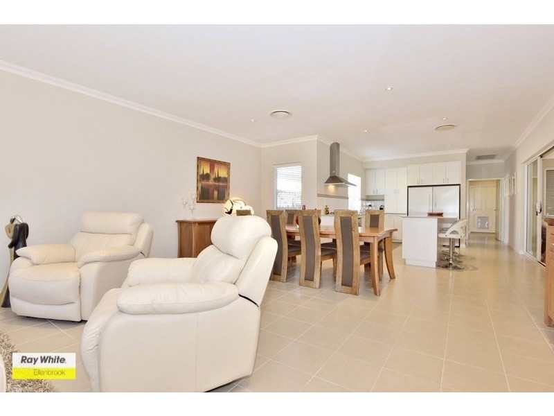 12 Lago Prom, Aveley WA 6069