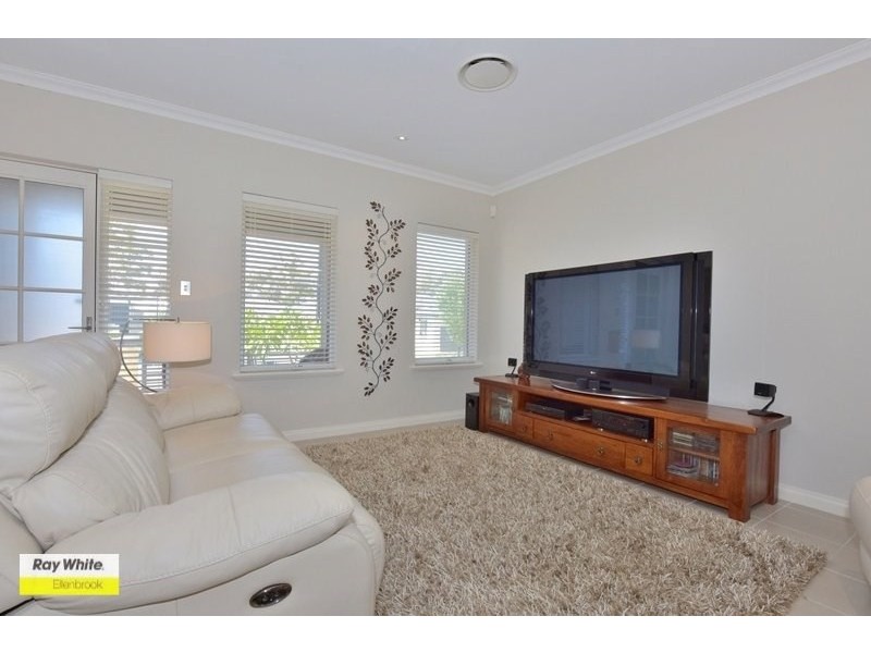 12 Lago Prom, Aveley WA 6069