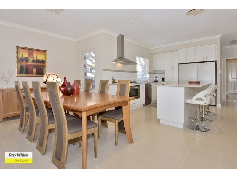 12 Lago Prom, Aveley WA 6069