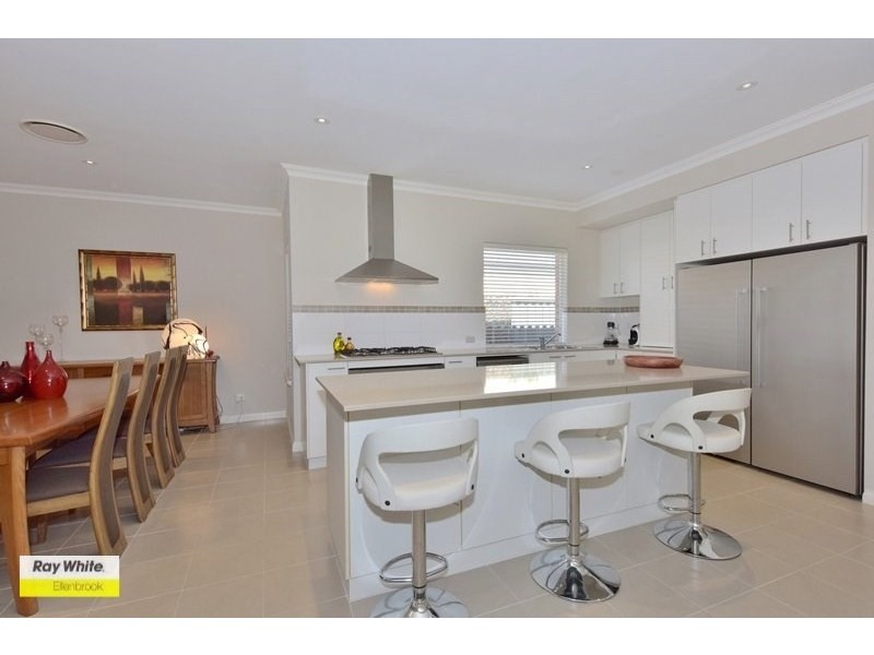 12 Lago Prom, Aveley WA 6069