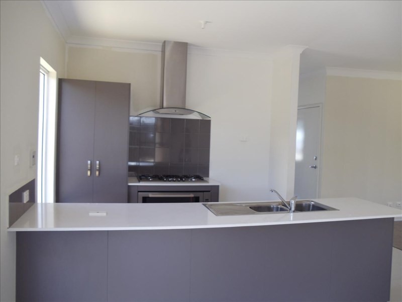 8 Banbury Way, Aveley WA 6069