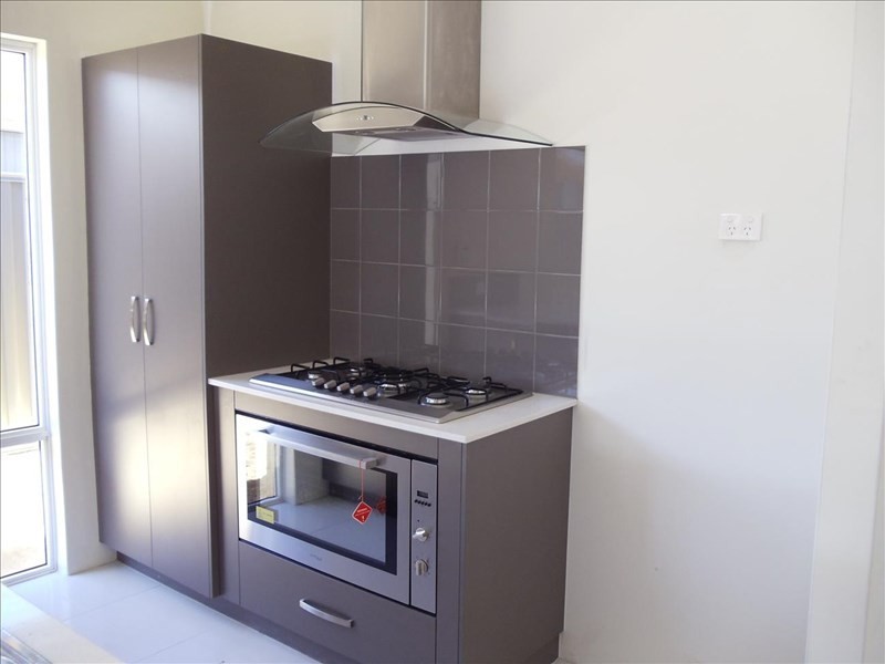 8 Banbury Way, Aveley WA 6069