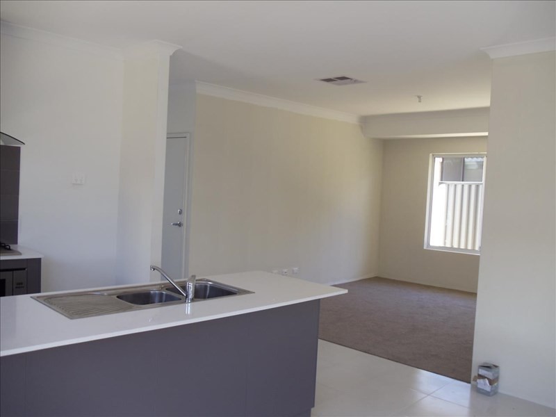 8 Banbury Way, Aveley WA 6069