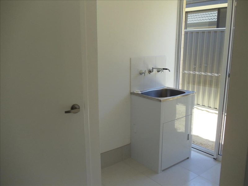 8 Banbury Way, Aveley WA 6069