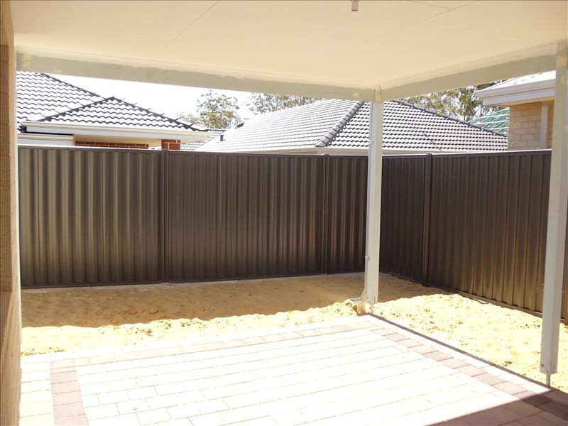 8 Banbury Way, Aveley WA 6069