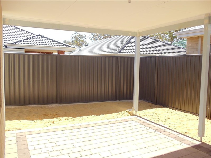 8 Banbury Way, Aveley WA 6069