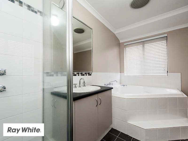 28 Farmaner Parkway, Ellenbrook WA 6069