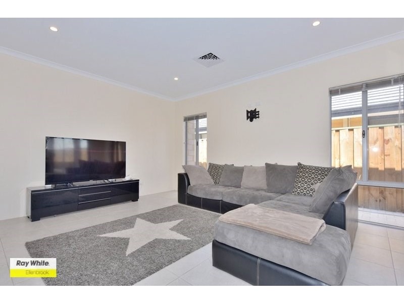 6 Newland Road, Ellenbrook WA 6069