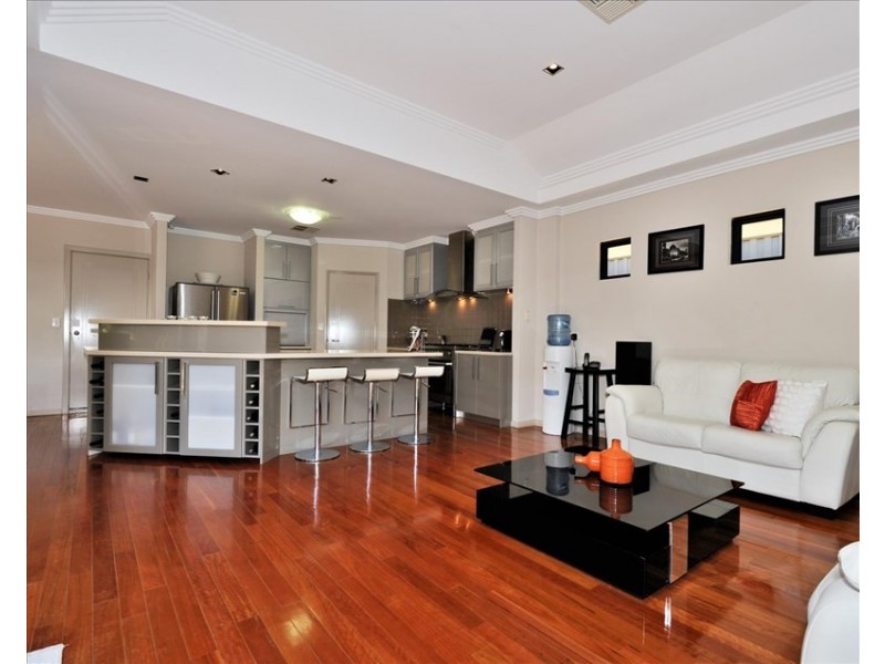 21 Dulegal Way, Aveley WA 6069