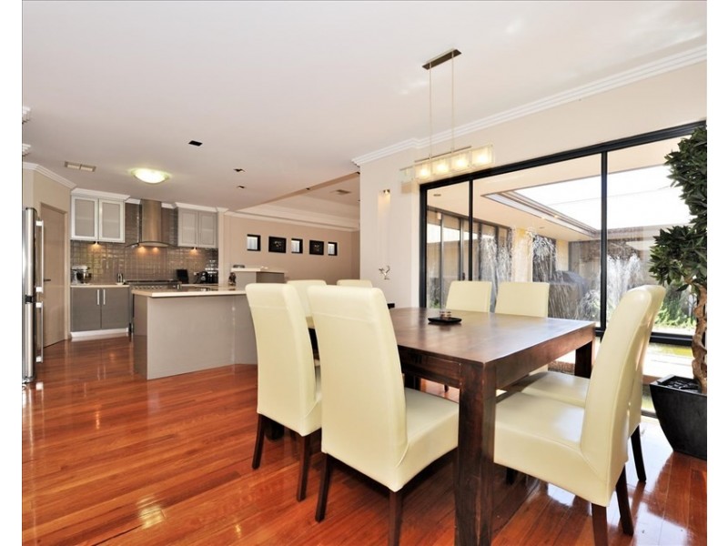 21 Dulegal Way, Aveley WA 6069