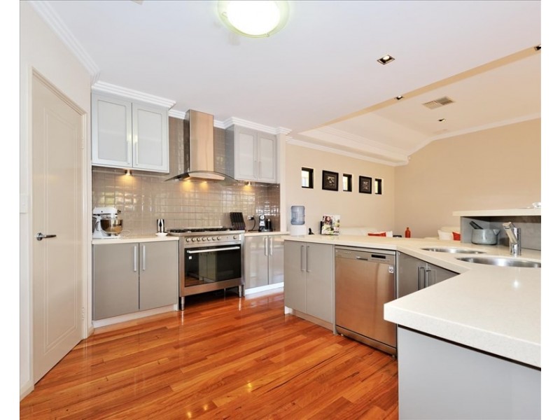 21 Dulegal Way, Aveley WA 6069