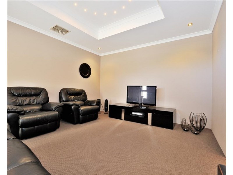 21 Dulegal Way, Aveley WA 6069