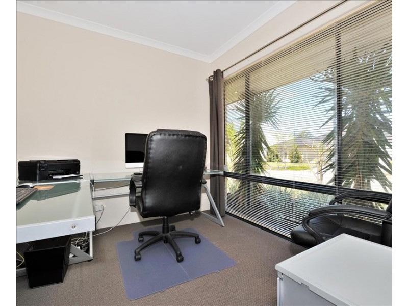 21 Dulegal Way, Aveley WA 6069