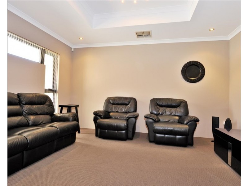 21 Dulegal Way, Aveley WA 6069