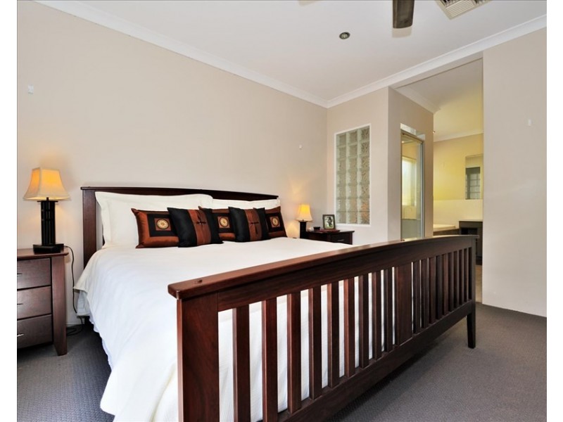 21 Dulegal Way, Aveley WA 6069