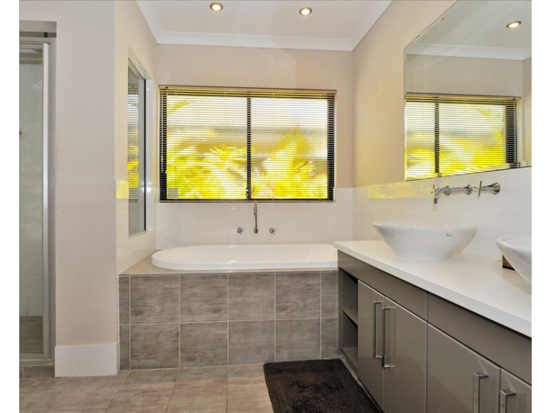 21 Dulegal Way, Aveley WA 6069