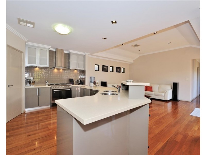 21 Dulegal Way, Aveley WA 6069