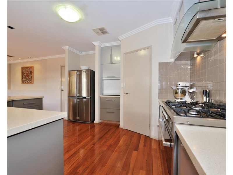 21 Dulegal Way, Aveley WA 6069