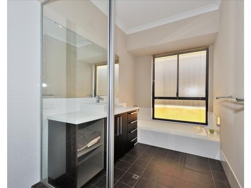 21 Dulegal Way, Aveley WA 6069